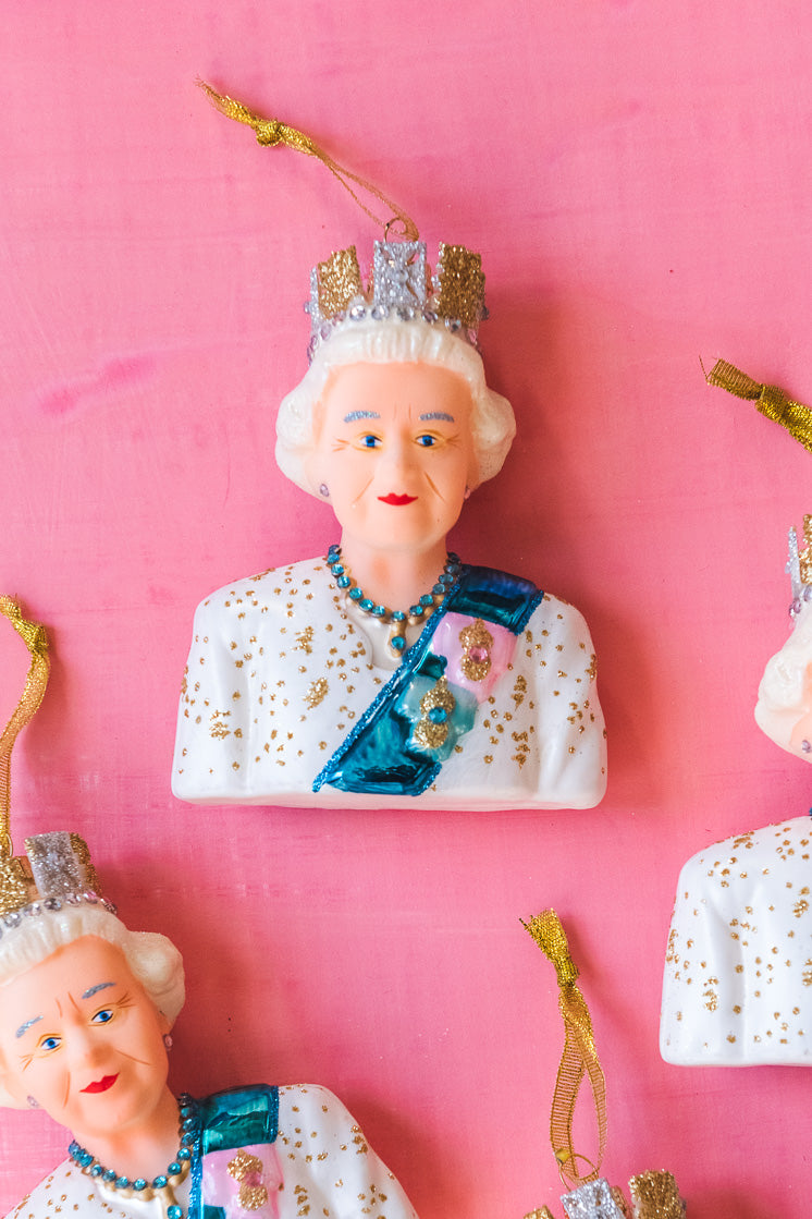 Queen Elizabeth Bust Ornament