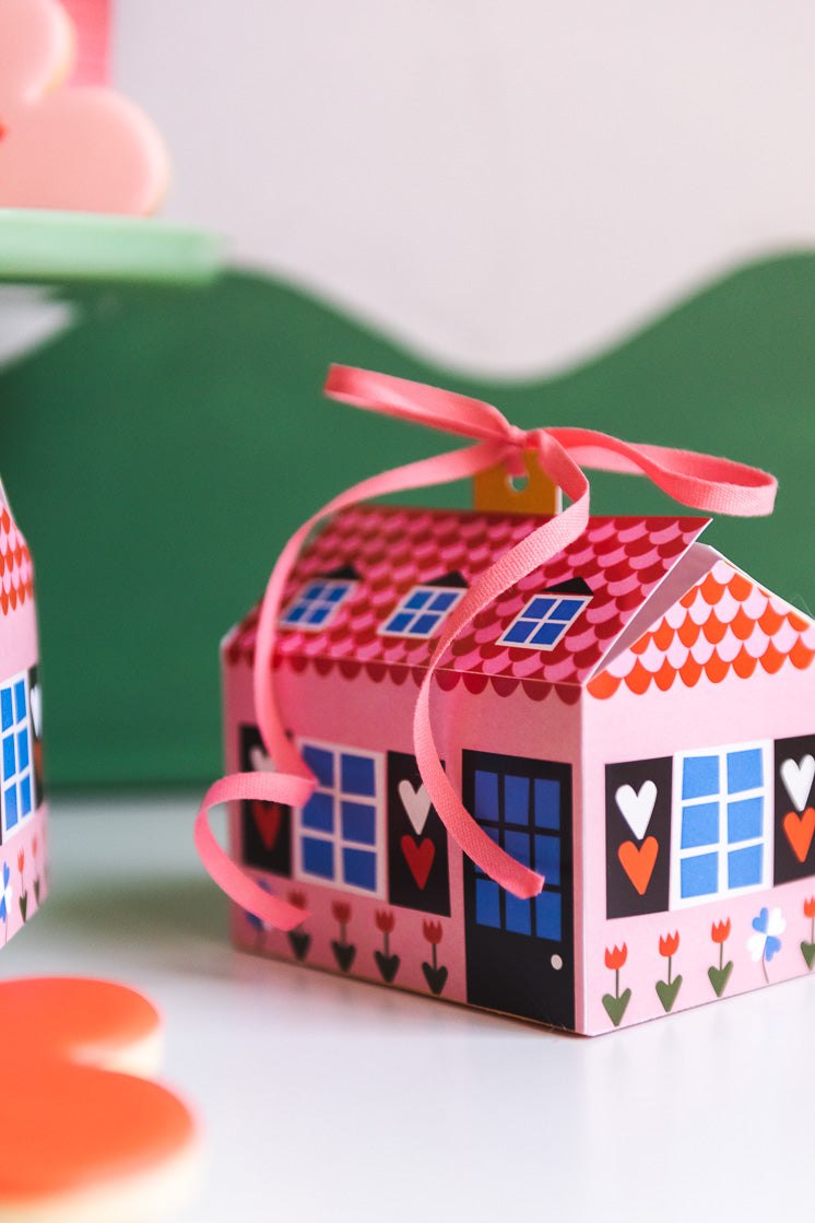 Foldable Valentine Cookie Box House by Julie Marabelle of Famille Summerbelle, PDF Printable