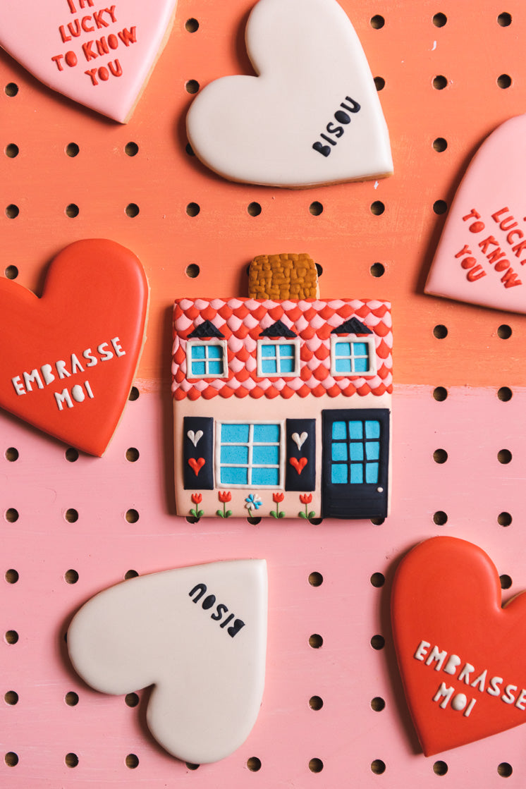 Foldable Valentine Cookie Box House by Julie Marabelle of Famille Summerbelle, PDF Printable