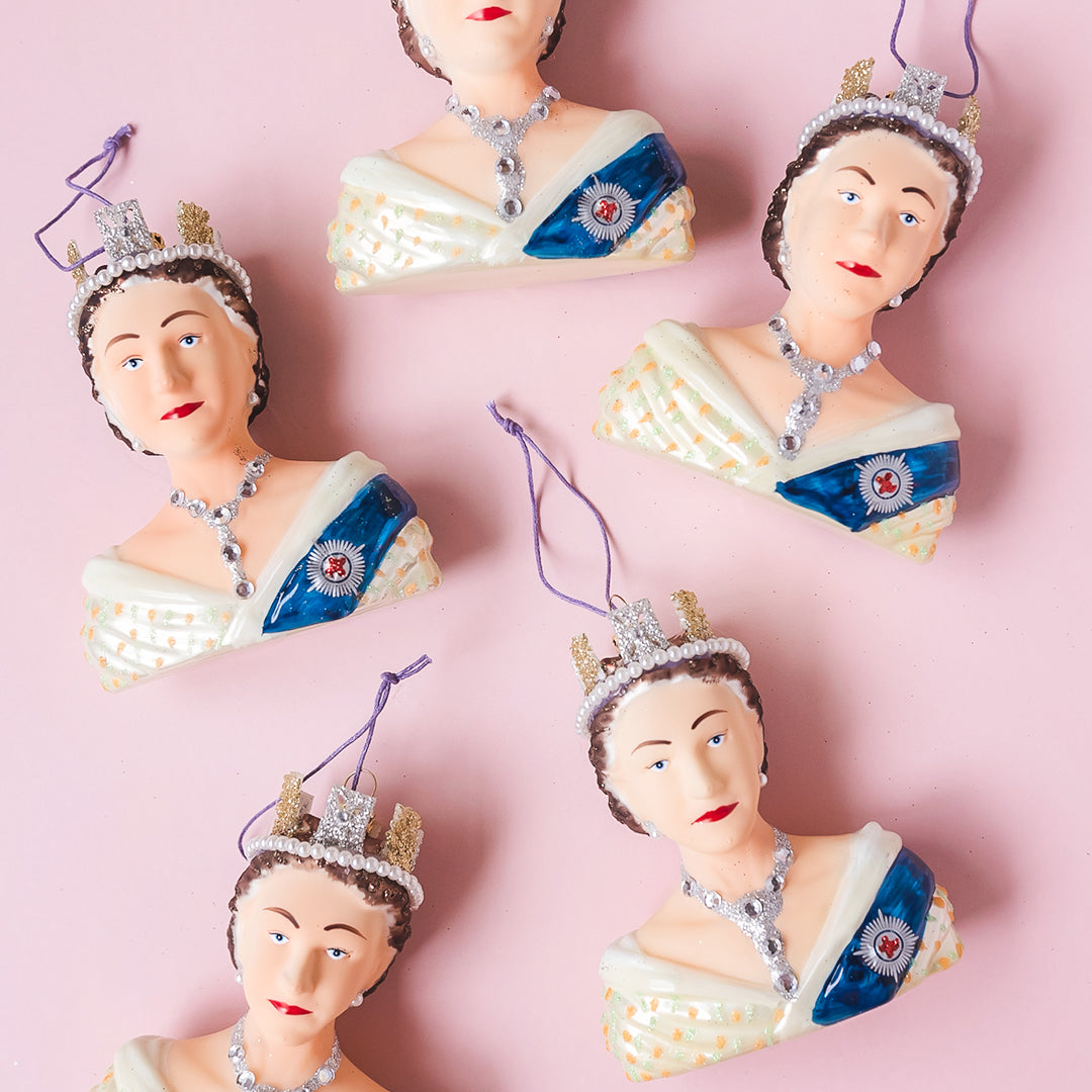 Young Queen Elizabeth Bust Ornament